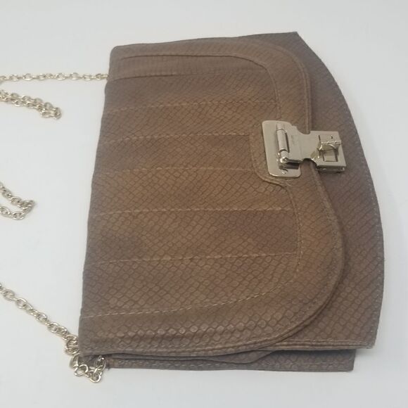 MIZTIGUE BROWN CROSSBODY BAG WITH GOLD CHAIN HANDLE. - Picture 5 of 13